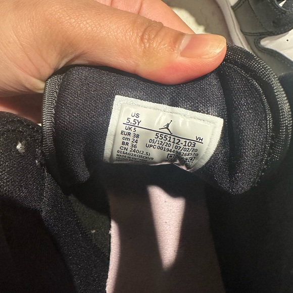 Decluttering my closet. Moving to a new house - Picture 3 of 3